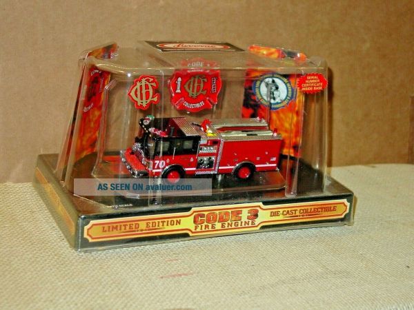 CODE 3 CHICAGO FIRE DEPT. ENGINE 70 - 1:64 SCALE - IN DOME | #48478279