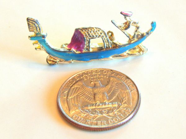 BROOCH VINTAGE En Plastique Argenté Gondole De Venise (4,2 Cm) - Rare, état Neuf Sans Emballage